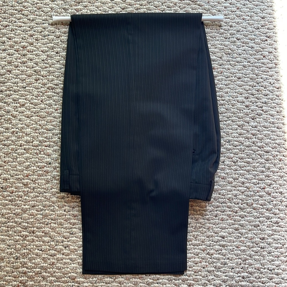 Haggar Men’s Black Pinstripe Suit Black Gray 38R - Picture 5 of 12